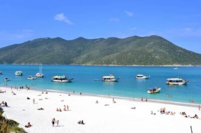From Rio: Arraial do Cabo Day Trip with Boat Tour - Getting on the Boat: What the schooner experience is really like