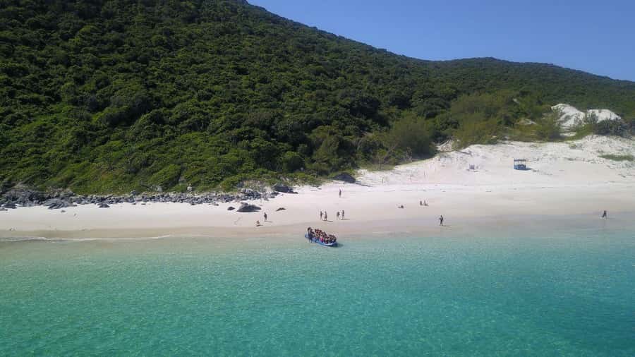 From Rio: Arraial do Cabo Day Trip with Boat Tour - Lunch choices: when with lunch is worth it