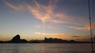Rio de Janeiro: Guanabara Bay Sunset Sailing Tour & Drinks - Where you meet at Marina da Glória (and why timing matters)