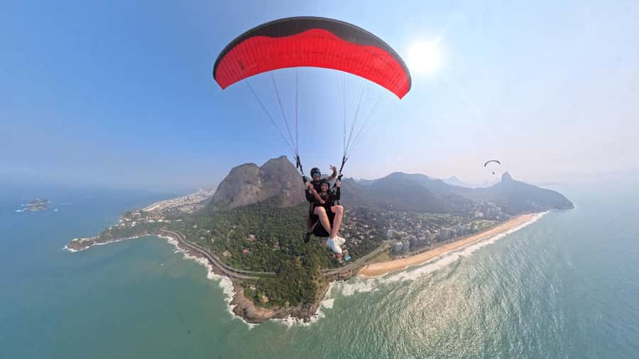 Rio de Janeiro : Paragliding Tandem Flights over Rio - Sandro Cardoso’s setup: paperwork, training, and the safety check that matters