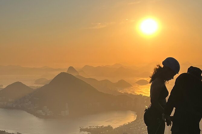 Sunrise at Morro 2 Irmãos - Vidigal - Rio de Janeiro - The hike to Morro Dois Irmãos (Bico da Pedra): pace, pauses, and payoff